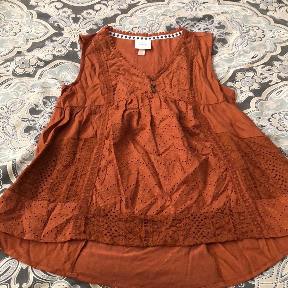 Sleeveless fall shirt